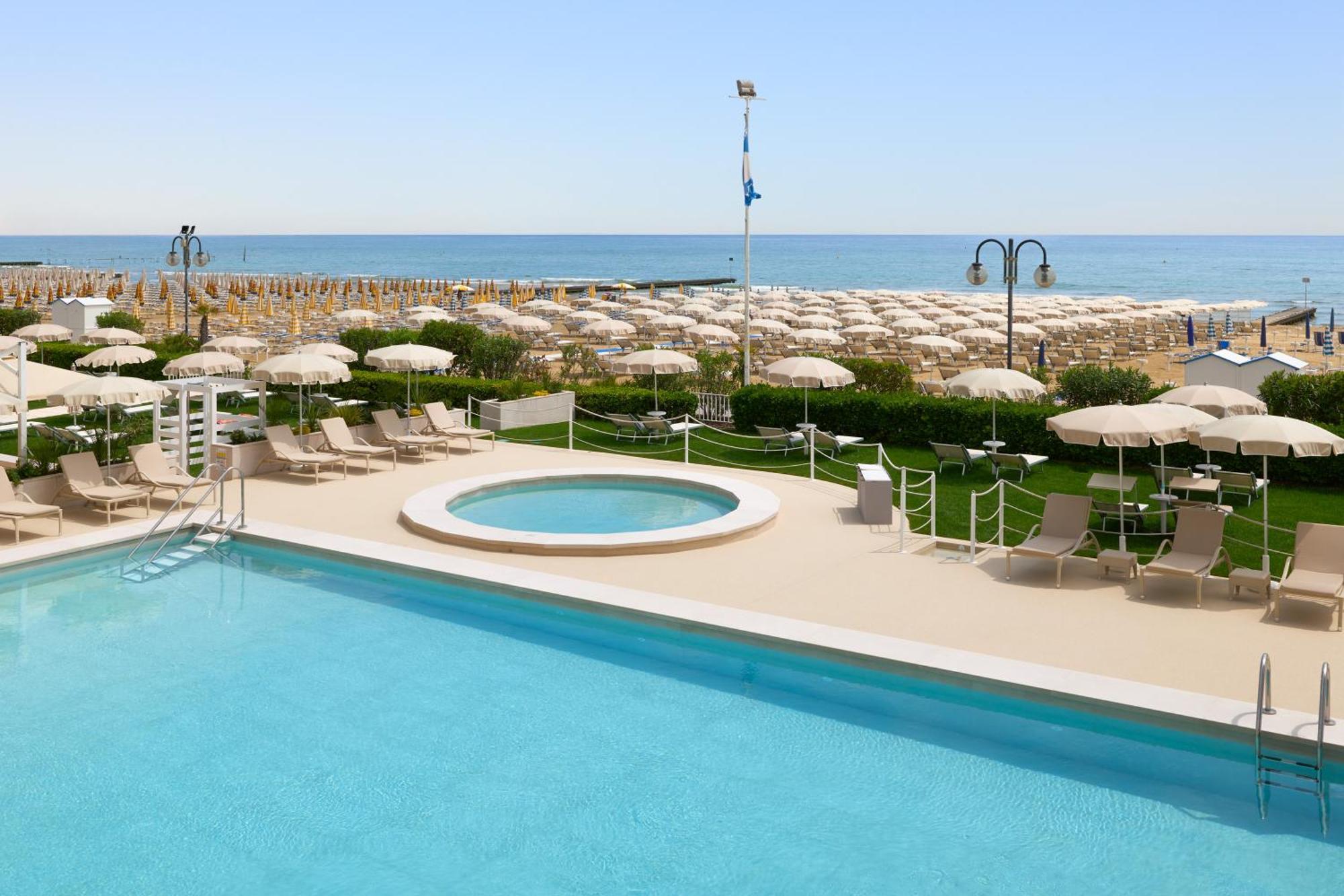 Hotel Aurora Lido di Jesolo Esterno foto